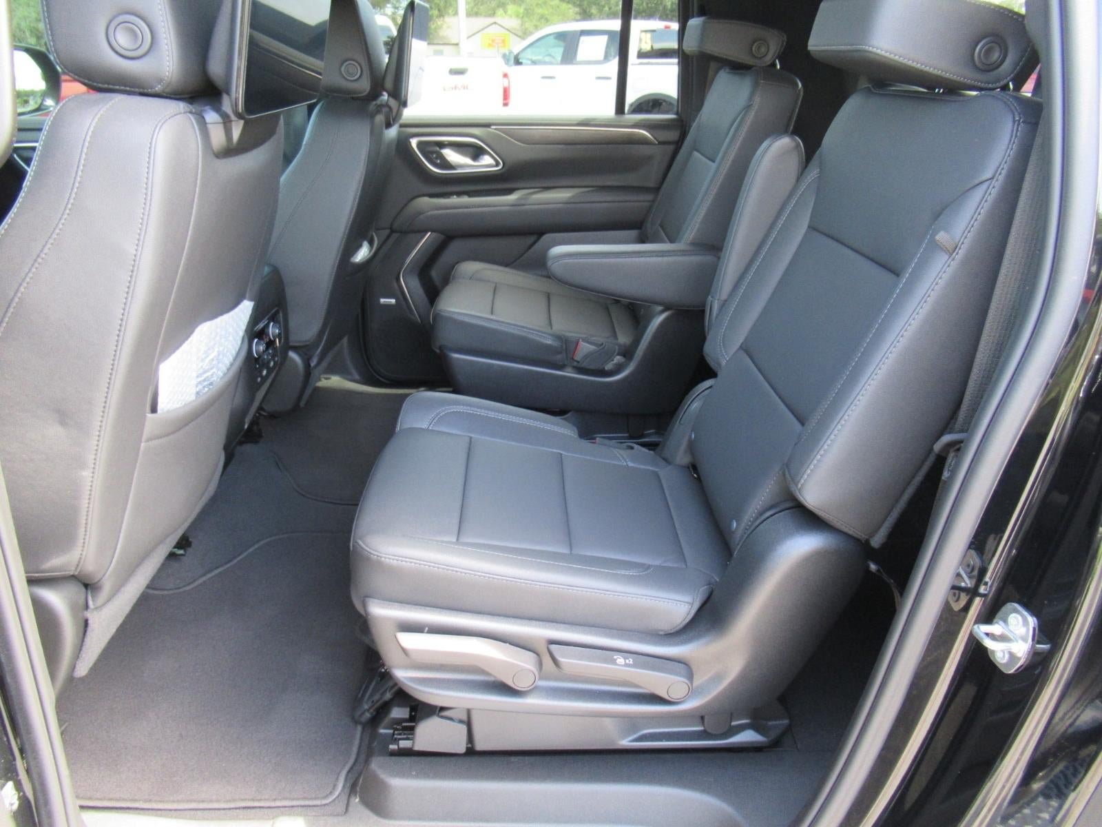 Used 2023 Chevrolet Suburban Z71 w/ Luxury Package AWD/4WD image 37
