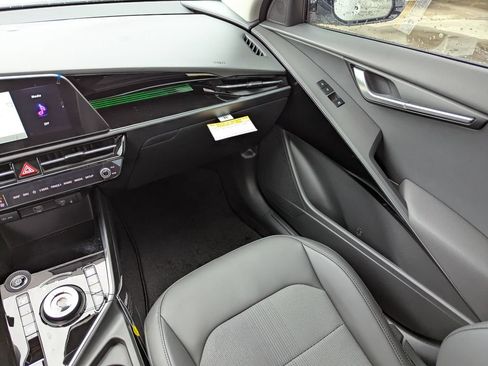 New 2026 Kia Niro Wind FWD image 18