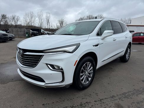 Used 2022 Buick Enclave Essence image 1