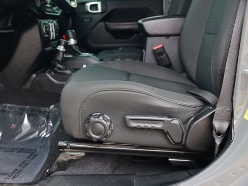 Used 2021 Jeep Gladiator Sport AWD/4WD image 19