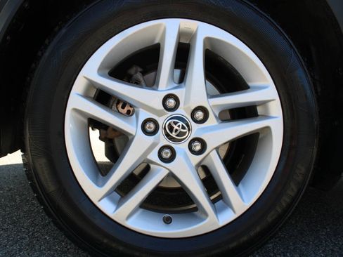Used 2021 Toyota C-HR LE FWD image 21