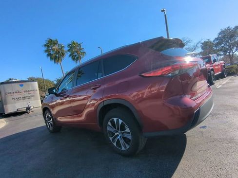 Used 2023 Toyota Highlander XLE image 7