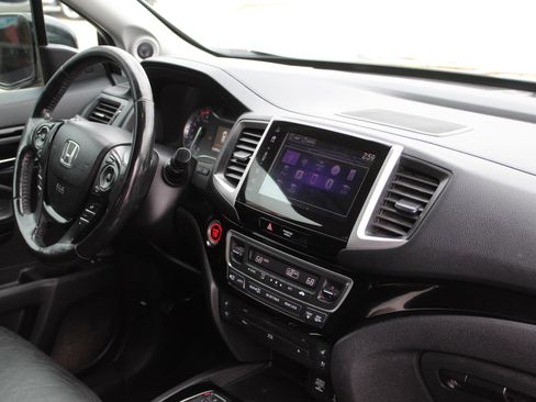 Used 2018 Honda Pilot Elite image 17