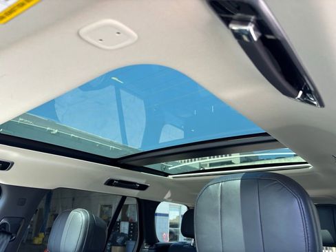 Used 2024 Land Rover Range Rover SE image 13