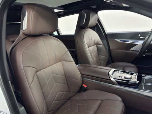 Used 2023 BMW i7 xDrive60 w/ Executive Package 2 image 47