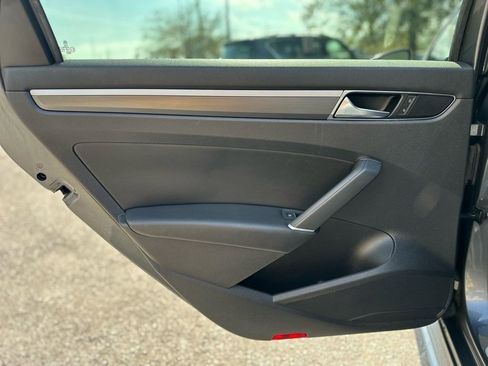 Used 2017 Volkswagen Passat 1.8T R-Line image 38