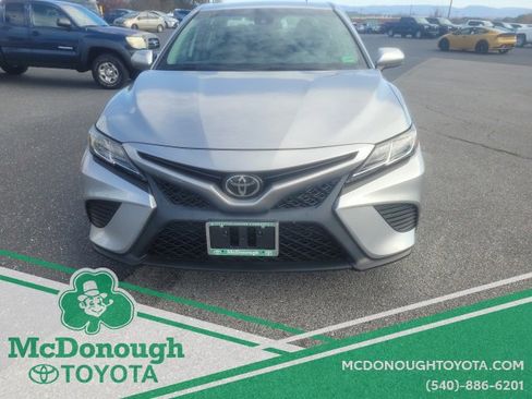 Used 2020 Toyota Camry SE image 3