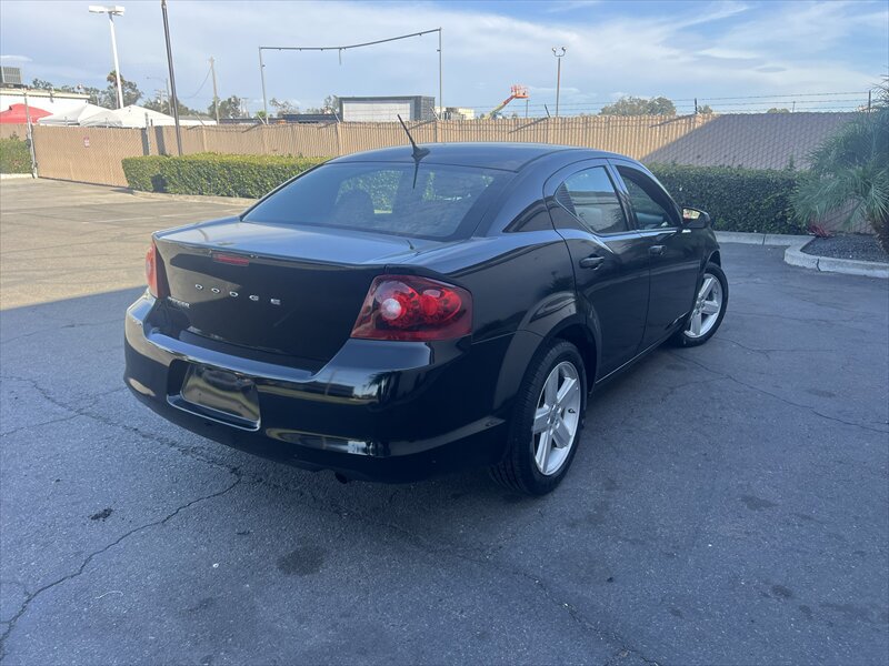 Used 2012 Dodge Avenger SXT FWD image 12