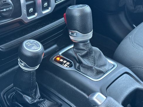 Used 2022 Jeep Wrangler Willys image 15