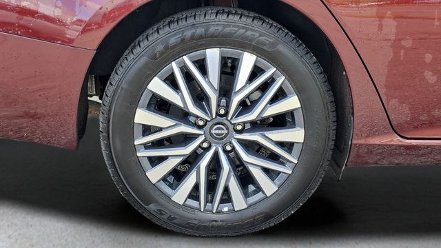 Used 2025 Nissan Altima 2.5 SV FWD image 18