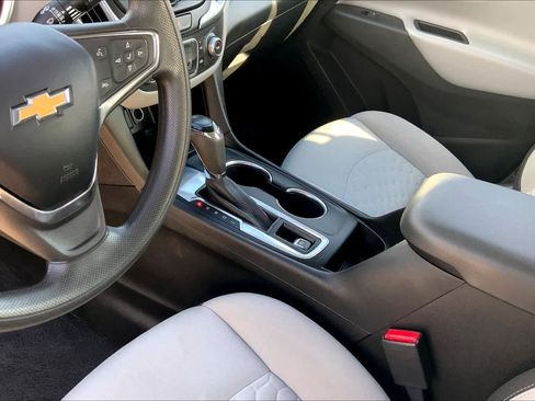 Used 2020 Chevrolet Equinox LS image 16