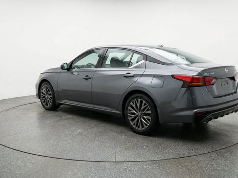 Used 2025 Nissan Altima 2.5 SV FWD image 6