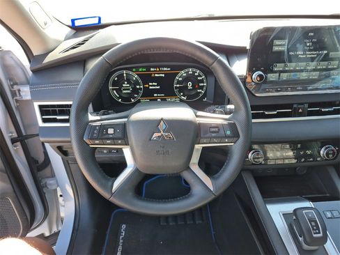 Used 2024 Mitsubishi Outlander 4WD Plug-In Hybrid image 20