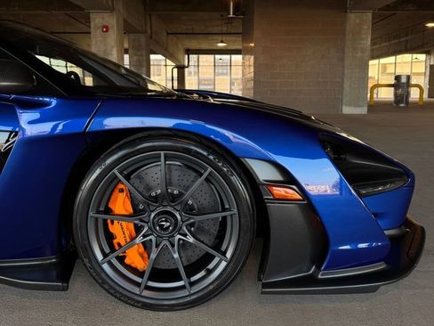 Used 2019 McLaren Senna RWD image 12