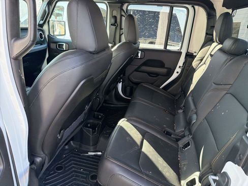 Used 2025 Jeep Gladiator Sport image 13