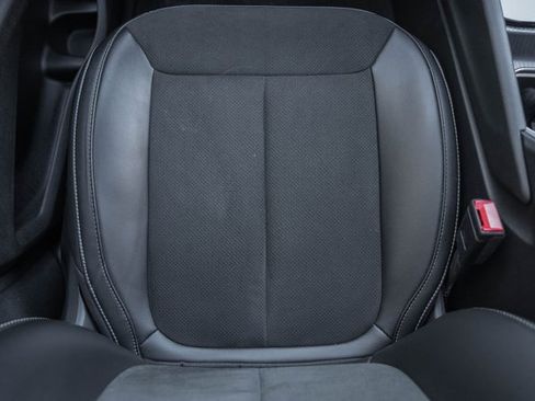 Used 2025 Jeep Grand Cherokee Altitude image 31