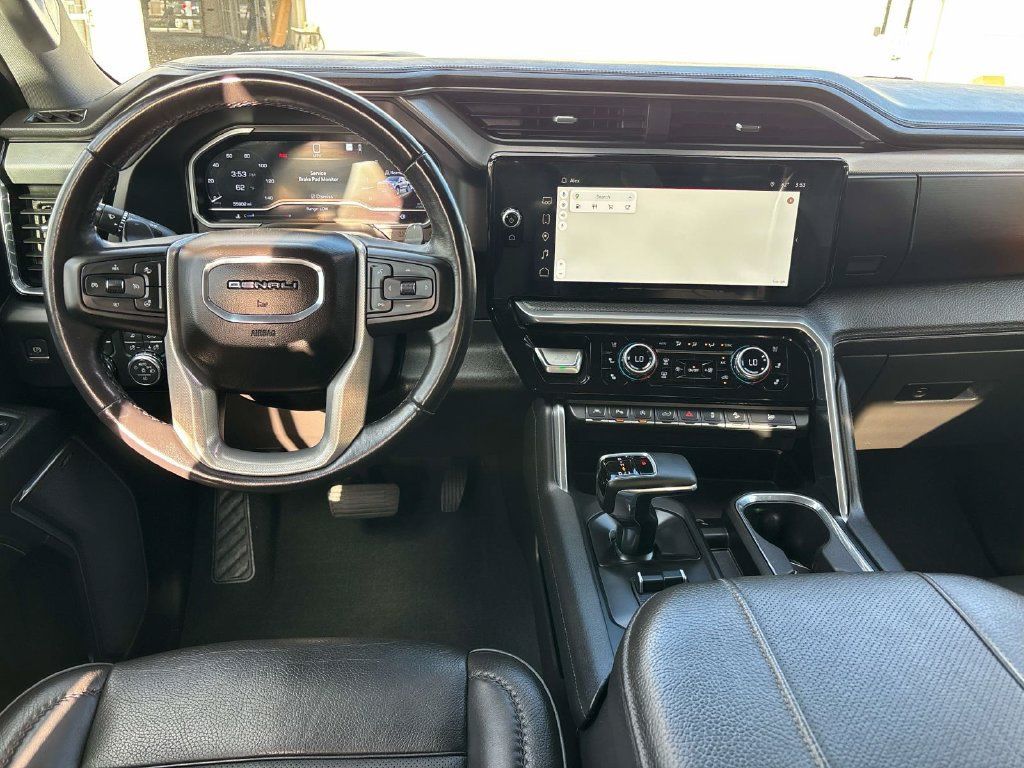 Used 2023 GMC Sierra 1500 Denali AWD/4WD image 10