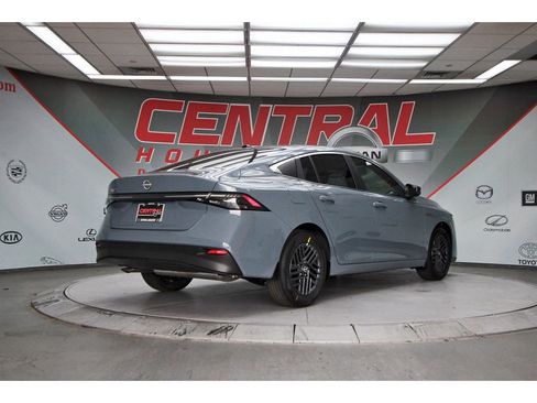 New 2026 Nissan Sentra SV w/ SV Convenience Package FWD image 5