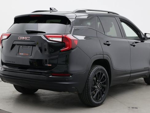 Used 2024 GMC Terrain SLE w/ Elevation Edition FWD image 7