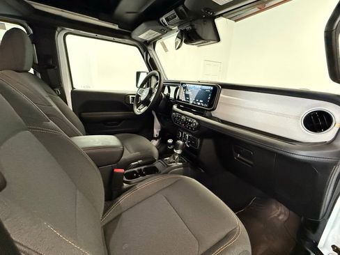 Used 2024 Jeep Wrangler Sahara w/ Safety Group image 21