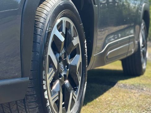 Used 2025 Subaru Forester Premium image 38