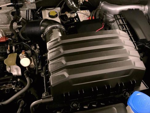 Used 2025 Volkswagen Atlas Cross Sport SE image 30