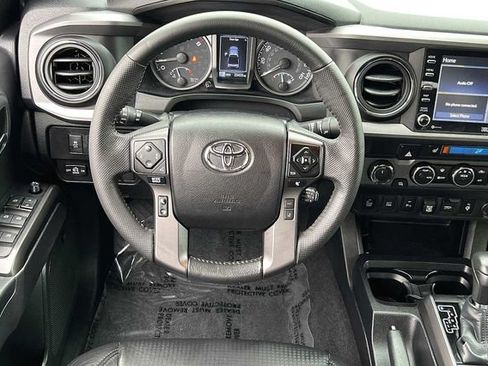 Used 2022 Toyota Tacoma TRD Off-Road w/ TRD Premium Off Road Package AWD/4WD image 19