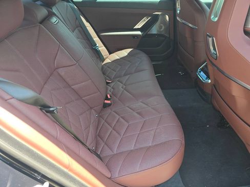 Used 2024 BMW 760i xDrive AWD/4WD image 21