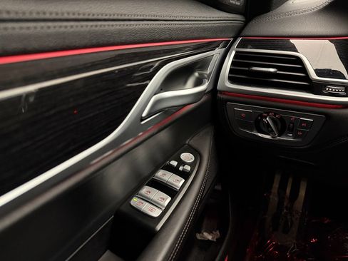 Used 2019 BMW 750i xDrive w/ M Sport Package image 15