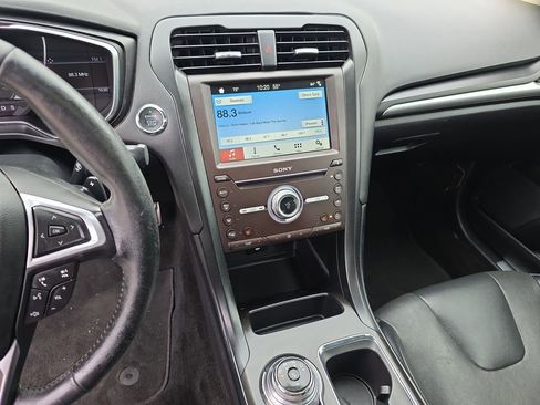 Used 2018 Ford Fusion Titanium image 27