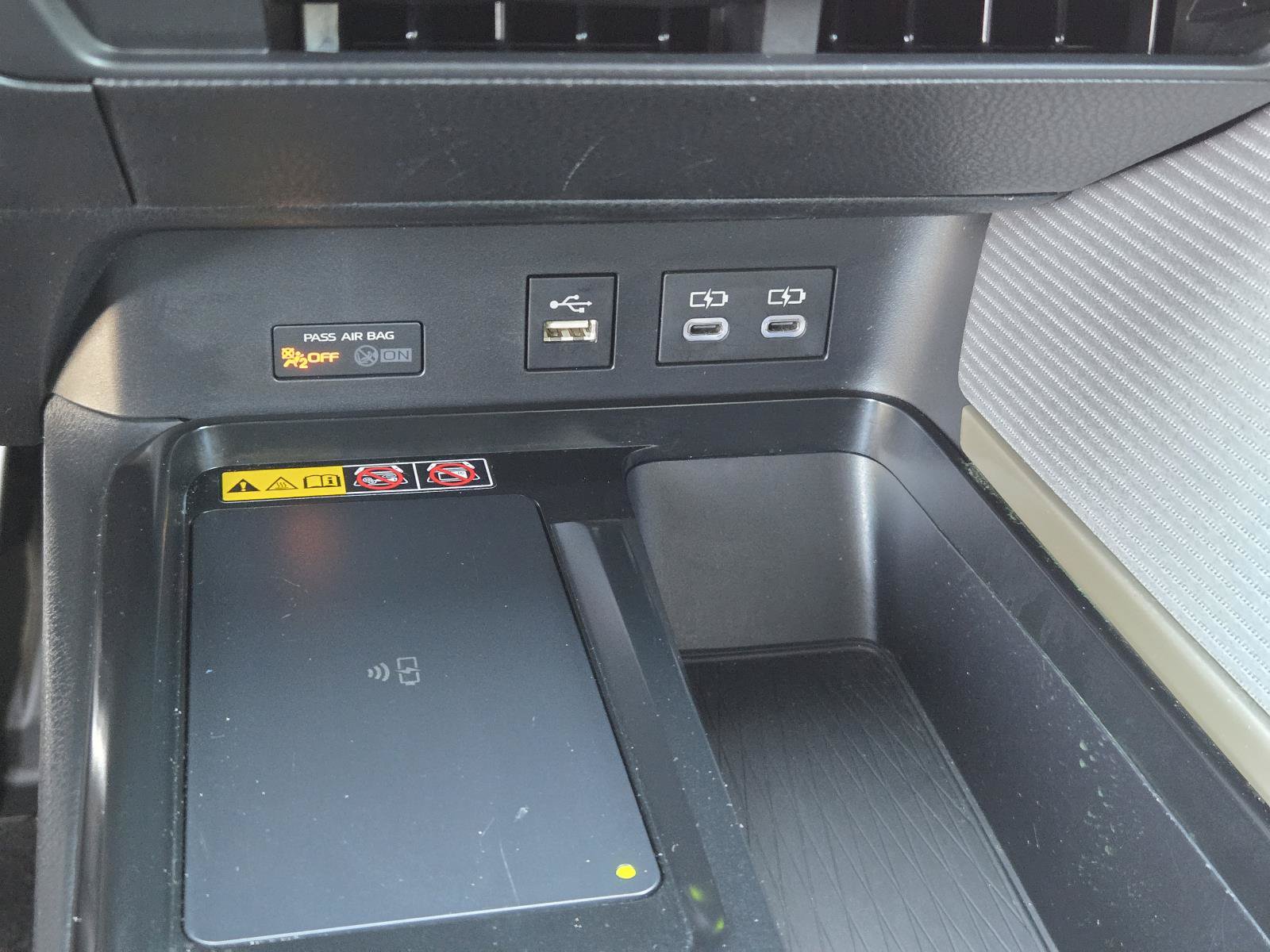 Used 2025 Toyota Camry SE w/ Convenience Package FWD image 12