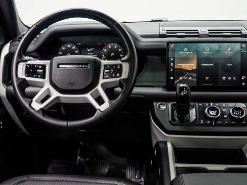 Used 2025 Land Rover Defender 110 S image 16