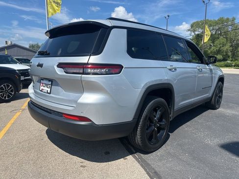 Used 2023 Jeep Grand Cherokee L Altitude image 10