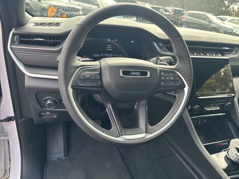 Certified 2023 Jeep Grand Cherokee Altitude image 17