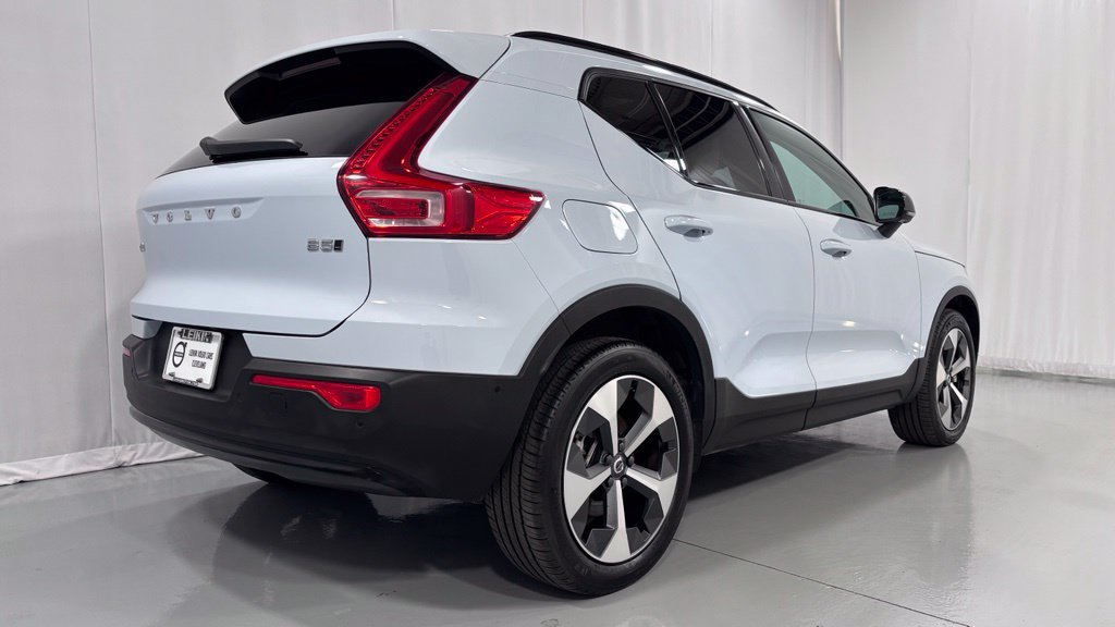 Certified 2026 Volvo XC40 B5 Plus AWD/4WD image 6
