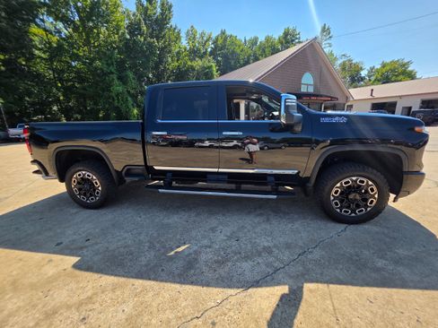 Used 2024 Chevrolet Silverado 3500 High Country w/ High Country Premium Package AWD/4WD image 4
