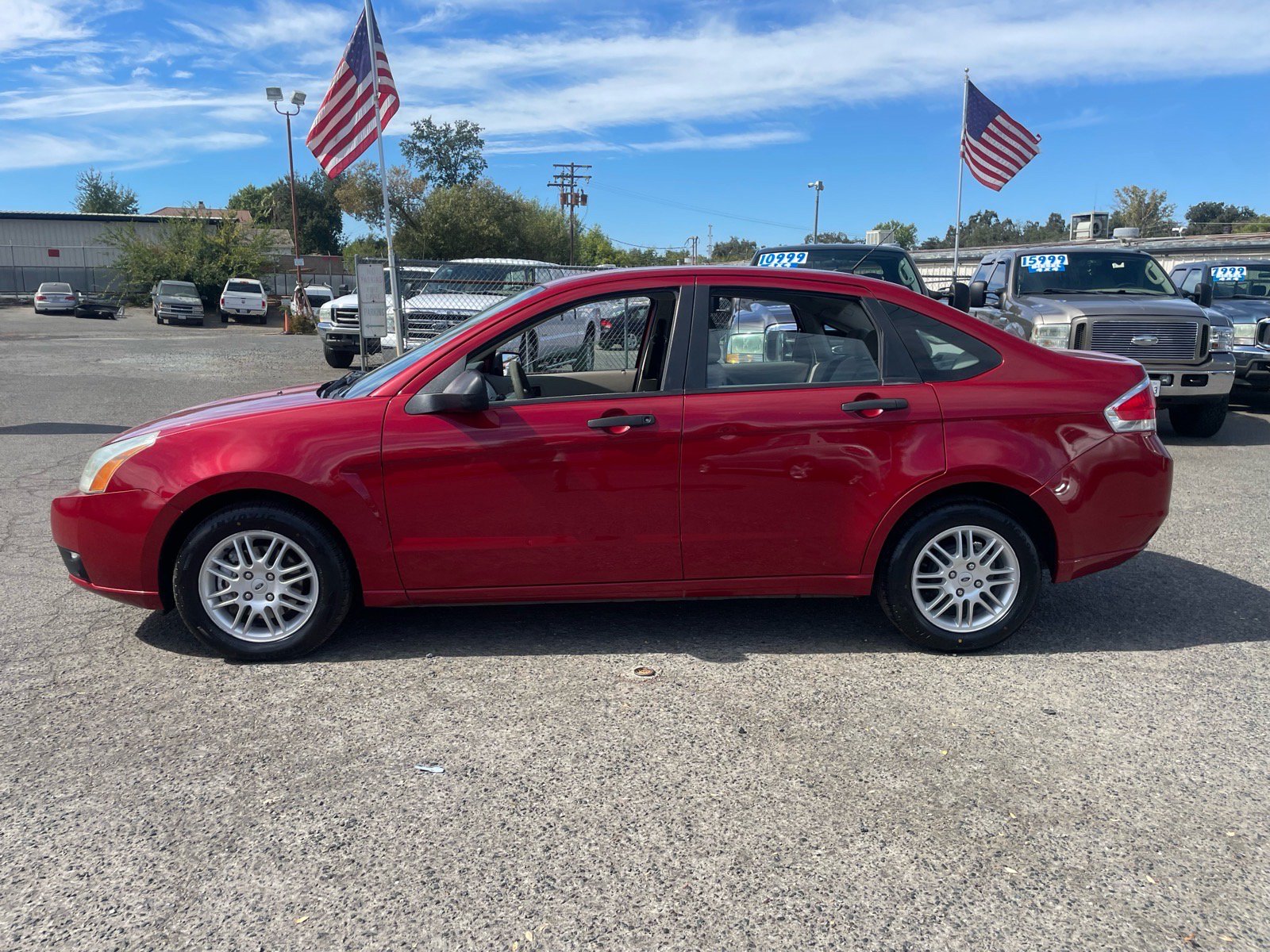 Used 2010 Ford Focus SE FWD image 5