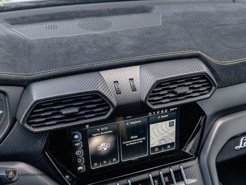 Used 2023 Lamborghini Urus Performante AWD/4WD image 18