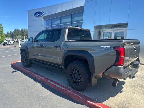 Used 2025 Toyota Tacoma TRD Off-Road AWD/4WD image 2