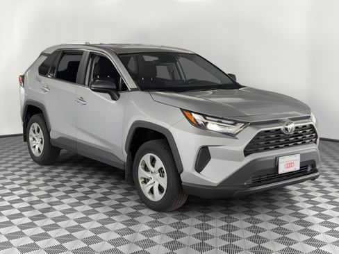 Used 2023 Toyota RAV4 LE image 7