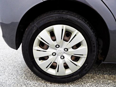 Used 2013 Toyota Yaris LE FWD image 22