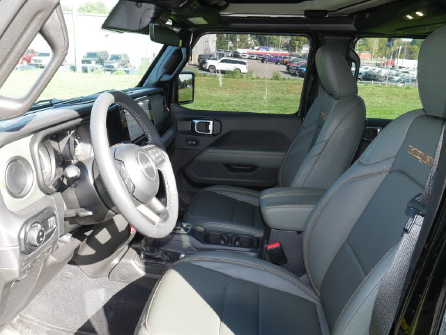 Used 2025 Jeep Gladiator Mojave AWD/4WD image 4
