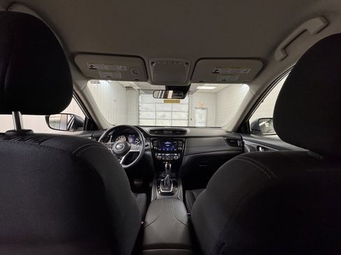 Used 2020 Nissan Rogue SV image 19