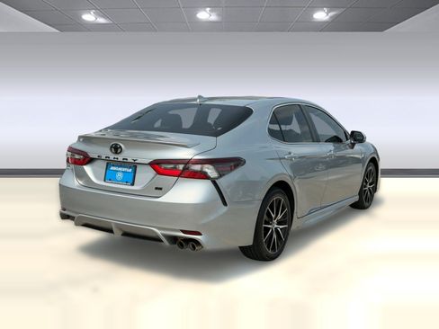 Used 2023 Toyota Camry SE FWD image 9