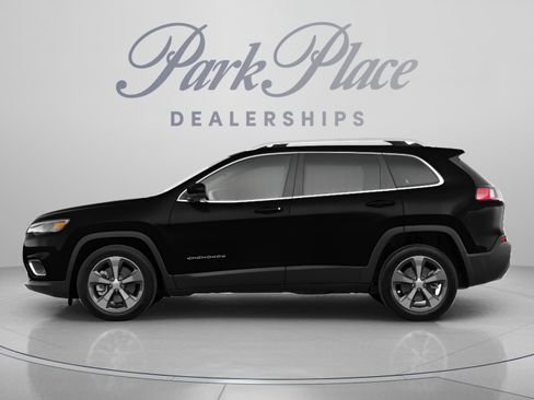 Used 2019 Jeep Cherokee Latitude Plus AWD/4WD image 2