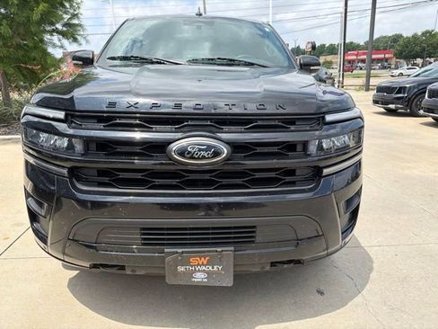Used 2023 Ford Expedition Max Limited AWD/4WD image 3