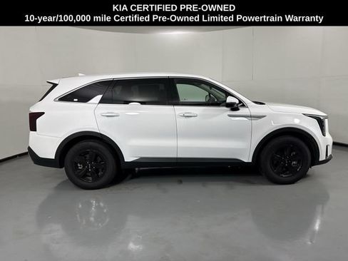 Certified 2025 Kia Sorento LX FWD image 34