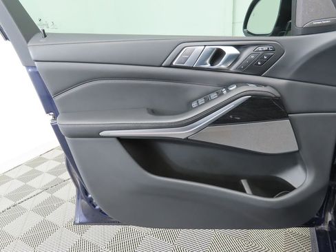 Used 2020 BMW X7 M50i image 25