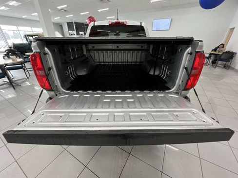 Used 2020 Chevrolet Colorado W/T w/ Custom Special Edition image 27