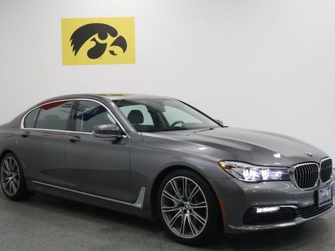 Used 2018 BMW 740i RWD image 6
